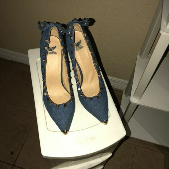 Heels - Picture 1 of 2